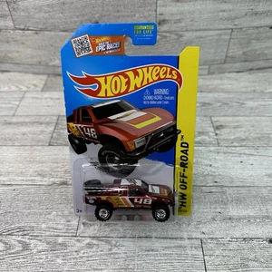 Camión todoterreno Toyota Super Treasure Hunt 2015 Hot Wheels protector rojo incluido - Imagen 1 de 13