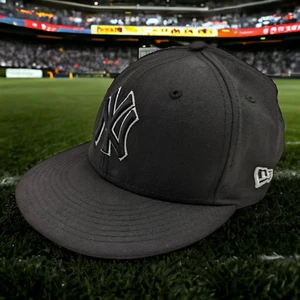 New Era 59Fifty New York Yankees 7 Fitted Black Hat/Cap w/ white and navy logo - Picture 1 of 10