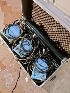 ARRI T1 Fresnel Light Lights Kit 3 x 1000W + Case + Tripod + Barn Doors w/ bulbs - Picture 1 of 11