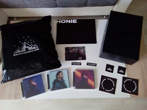 Metrickz Synthesizer Symphonie Lt Fanbox Hoody 3CDs neu ovp Poster Karte Sticker - Bild 1 von 8