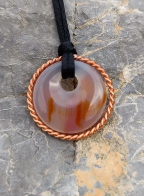 Tensor Ring Straight Line Cubit 333 Mhz Natural Agate Stone Pendant - Image 1 of 4
