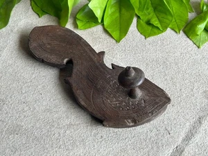 RARO VECCHIO GANCIO APPENDIABITI DA PARETE VINTAGE IN LEGNO INTAGLIATO A MANO A FORMA DI PESCE, - Foto 1 di 12