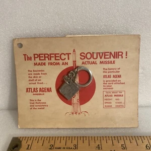 VINTAGE ATLAS AGENA MISSILE KEYCHAIN SOUVENIR ACTUAL FLOWN FRAGMENT ON CARD - Picture 1 of 10