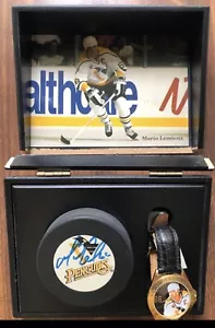 Mario Lemieux handsignierter Puck und Uhr in Gedenkvitrine - Bild 1 von 10