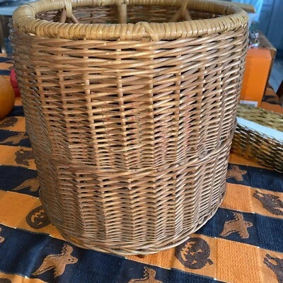 VTG Wicker Round Footed Storage Basket/ Planter Boho Farmhouse MCM Decor 13.5"t - Image 1 of 4