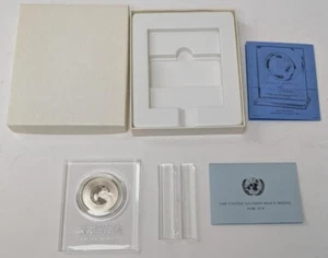 1974 United Nations Peace Medal Sterling Silver Proof Franklin Mint Box & COA - Picture 1 of 8