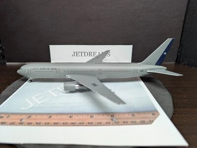 1/200 CHILEAN AIR FORCE FUERZA AEREA BOEING 767-300 LOW-VIZ COLORS 985 JC WINGS - Image 1 of 4