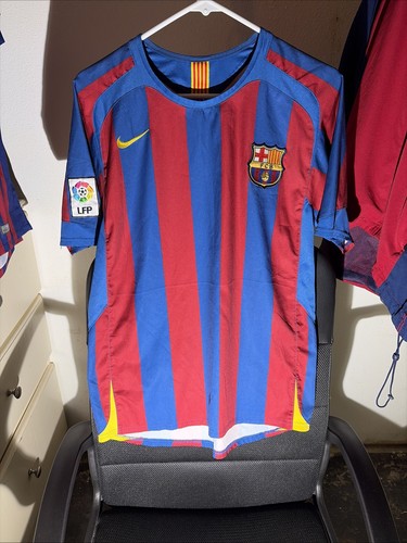 Size Medium- Nike FC Barcelona Re-Issue 2005/06 Ronaldinho Home