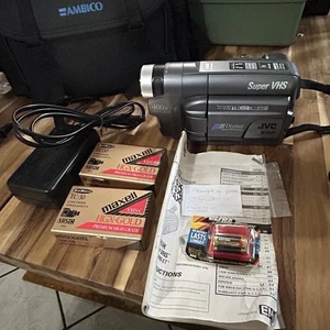 JVC Camcordee GR-SXM330U S VHS VHS C Analog, Charger, Bag & New Tape Tested - Picture 1 of 12