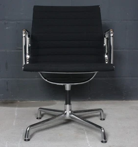 Vitra Charles Eames Alu-Chair Stuhl Visiteur Conférence EA-108 Noir Pivotant - Photo 1/7