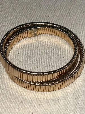 J. Pulseira elástica dupla envoltório metálico tom dourado CREW - Imagem 1 de 4