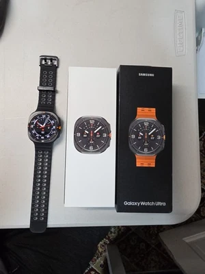 Samsung Galaxy Watch Ultra 47mm LTE Smartwatch Titanium, Orange Schwarz - Bild 1 von 4