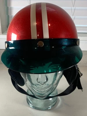 Vintage década de 1970? Meio capacete de motocicleta ASC Fury 100 viseira verde vermelho metálico desgaste - Imagem 1 de 4