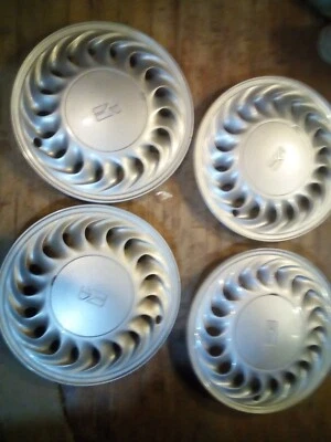 Oldsmobile Cutlass Supreme 1992-1994 15"" juego de 4 pernos usado Foto 1 de 4