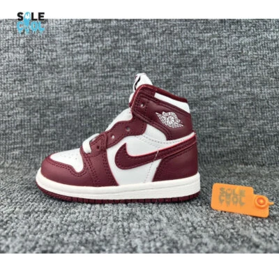Air Jordan 1 AJ1 Retro Alto OG Rojo Artesanal TD NIÑOS PEQUEÑOS Blanco/Rojo Equipo FD1413-160 Foto 1 de 4