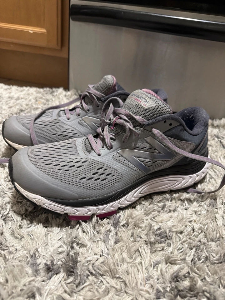 New Balance 840v4 Women’s Running Shoes – Gray/Pink – Size 10.5 – No Insoles - Image 1 of 4