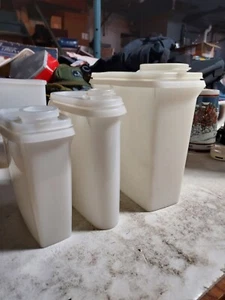 Tupperware Cereal Keeper Container Beverage Buddy 469, 499, 792 Lot of 3 w/ lids - Picture 1 of 7