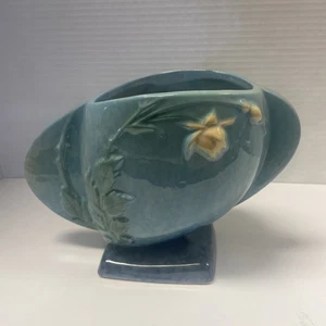 ROSEVILLE WINCRAFT ART POTTERY VASE, Pattern 241-6" in BLUE, Excellent Condition - Picture 1 of 6