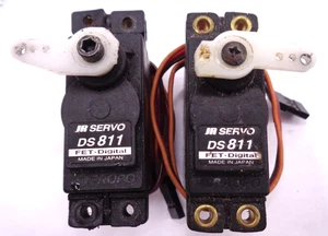 JR DS811 STANDARD SIZE DIGITAL SERVOS+HORNS GOOD CONDITION WORKING FINE QTY OF 2 - Picture 1 of 2