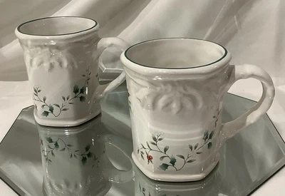 RARO Pfaltzgraff Winterberry Esculpido Grande Oversized - CANECA - Chá Café  - Imagem 1 de 4