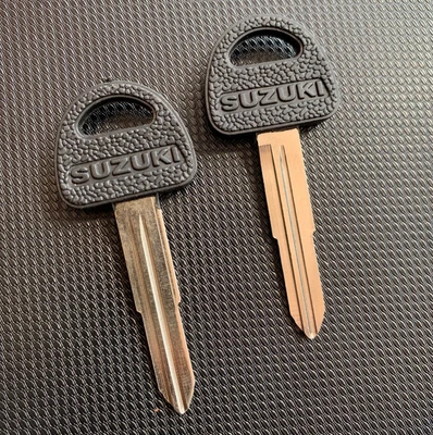 2pcs New Blank Keys uncut Sidekick Vitara X-90 Grand Vitara XL-7 Jimny Tracker - Image 1 of 4