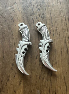 2 Stck. - 3D Antik Silber Ton Dolch Charms 50*12mm für Schmuckherstellung - Bild 1 von 6