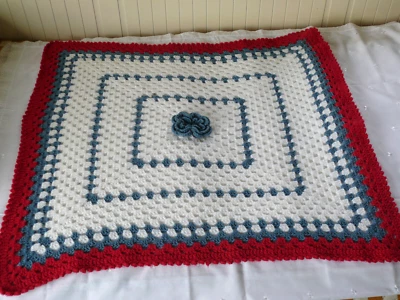Kleine  Granny Square Häkeldecke Handarbeit guter Zustand ca 77 x 68 cm Poly -5- - Bild 1 von 4