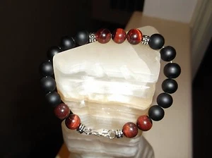 MEN'S HANDMADE 8 1/2" 10 MM BLACK MATT AGATE & RED TIGER EYE BEADED BRACELET - Picture 1 of 8