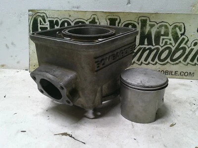 Motor de moto de nieve Ski Doo Safari MX 470 Rotax .010 cilindro pistón Wiseco Foto 1 de 4