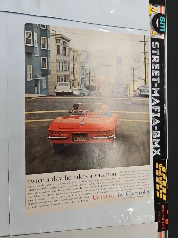 Chevrolet Red Corvette 1962 anuncio original impreso en Si "dos veces al día se toma unas vacaciones" Foto 1 de 1