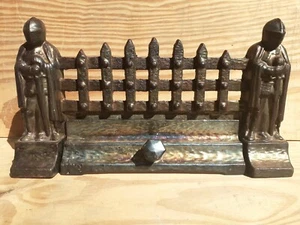 FIRE PLACE VINTAGE FRET GUARD CAST IRON OLD DAMPENER DUST GRILL KNIGHTS ENGLISH - Picture 1 of 12