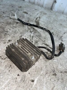 83 YAMAHA XV920 VIRAGO MIDNIGHT VOLTAGE REGULATOR RECTIFIER - Picture 1 of 4