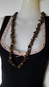 ACCESSOIRES & DAZ COLLIER SAUTOIR EN PERLES DE CORAIL COLORIS MARRON MIEL - Picture 1 of 10