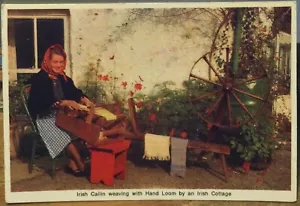 Irische Postkarte CAILÍN WEBEN AUF EINEM HANDWEBSTUHL Wollschals Irland Cardall 1971 - Bild 1 von 2