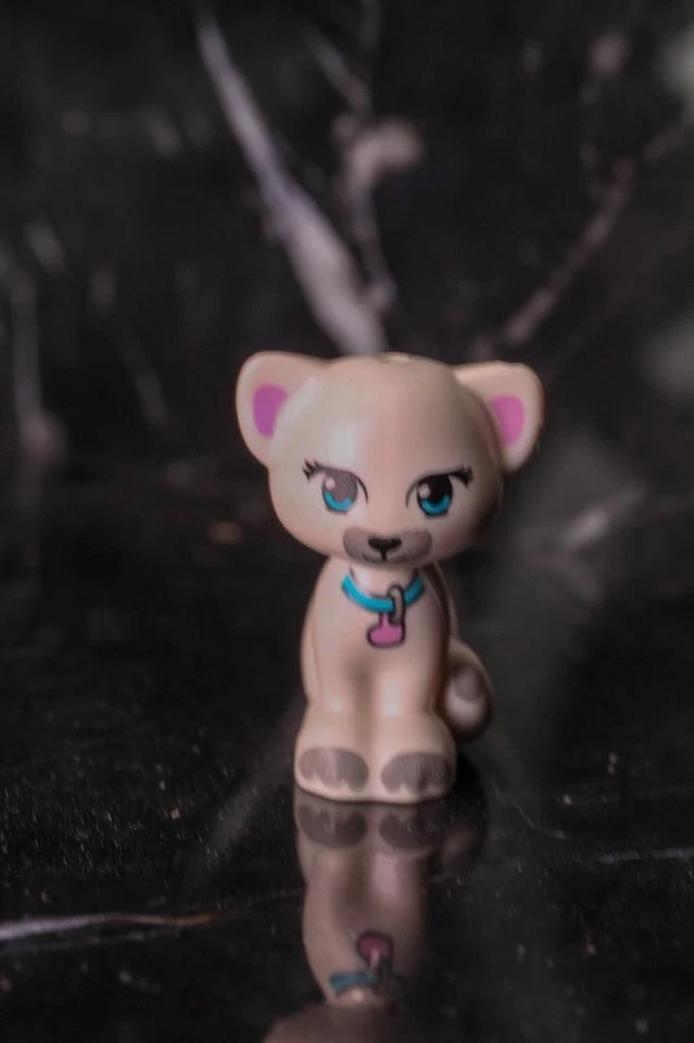 Lego Minifigure- Friends - Lego tiny white cat - Image 1 of 1