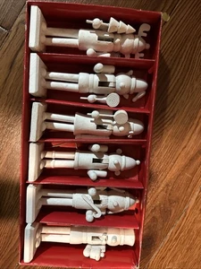 Mini Holz Nussknacker Bastelbox 6er Set Zum Selbermachen Spaß Kinder Urlaub Aktivität grundiert - Bild 1 von 6