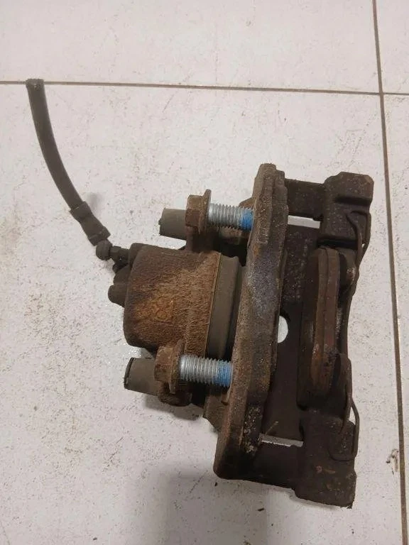 FORD USA FOCUS Étrier de Frein Avant Droit A426X 1.00 Petrol 97kw 2017 31810268 - Photo 1/1