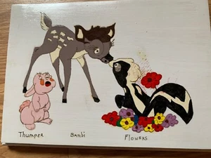 PLACA MADERA GOLPEADOR, BAMBI Y FLORES. PUEDE COLGARSE EN LA PARED - Imagen 1 de 3