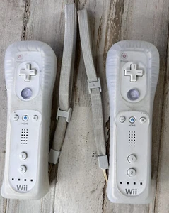 Set of 2 Game Remote Controller Wand WHITE for Nintendo Wii For Parts Or Repair - Picture 1 of 2