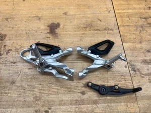 NEW OEM BMW S1000RR REARSETS 2019-2022, FULL KIT BOTH SIDES WITH SHIFT LEVER - Picture 1 of 12