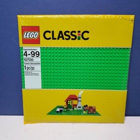 LEGO CLASSIC Green Baseplate 10700 10" x 10"  - 32 studs x 32 studs NEW