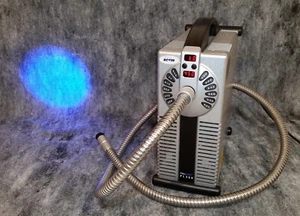 ROFIN FORENSIC POLILIGHT PL500 mit UV-Vis LICHTLEITER & ROLLENDE TRAGETASCHE - Bild 1 von 12