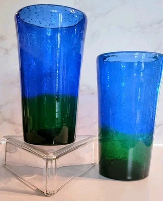 2 выдувных вручную кобальтовых синих и зеленых мексиканских стеклянных стакана  - Изображение 1 из 4