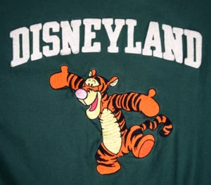 Vintage T-Shirt Tigger Size M/L 70s 80s Embroidered Sewn Disneyland Tigger Shirt - Picture 1 of 5