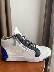 Low-Top Uomo - Giuseppe Zanotti DOUBLE Low-top in pelle di vitello blu e  pelle scamosciata bianca Multicolore | Paganilex