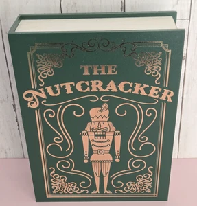 2025 Target Bullseye der Nussknacker grün Weihnachtsdeko Aufbewahrung Buchbox NEU - Bild 1 von 9