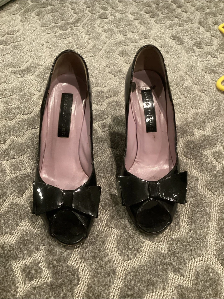 Marc Jacobs Women's Patent Leather Peep-toe Pump With Bow Size 9 - Image 1 of 2