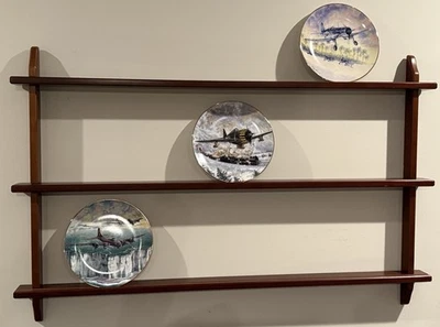 Estante de exhibición de placas para colgar en la pared de madera, estante para placas de 3 filas de altura, tiene capacidad para 12 placas Foto 1 de 4