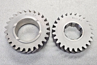 MUY BONITO JUEGO DE ENGRANAJES ORIGINAL PORSCHE 911 915 TRANSMISIÓN QP 26:25 4ª VELOCIDAD 10/72 Foto 1 de 4