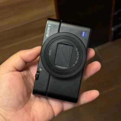 Câmera Digital Sony Cyber-Shot RX100 VII DSC-RX100M7 20.1MP Zoom Óptico 8x - Imagem 1 de 4